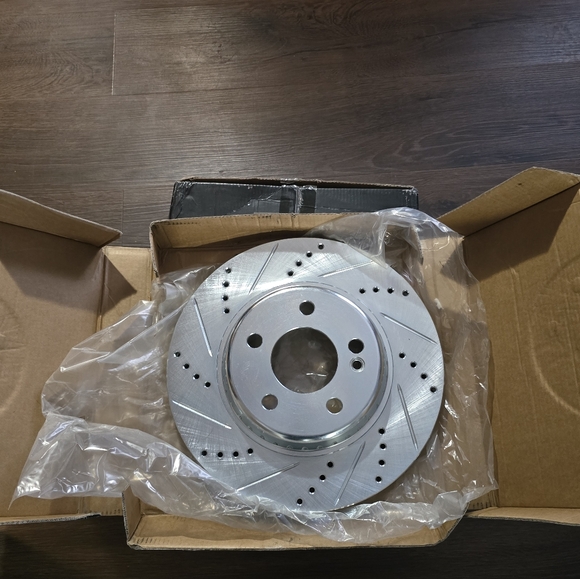 Rear break rotors for select Mercedes - Picture 1 of 2